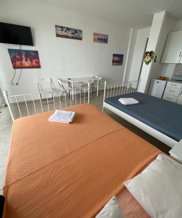 Breeze Apartments Peraía Eksteriør bilde